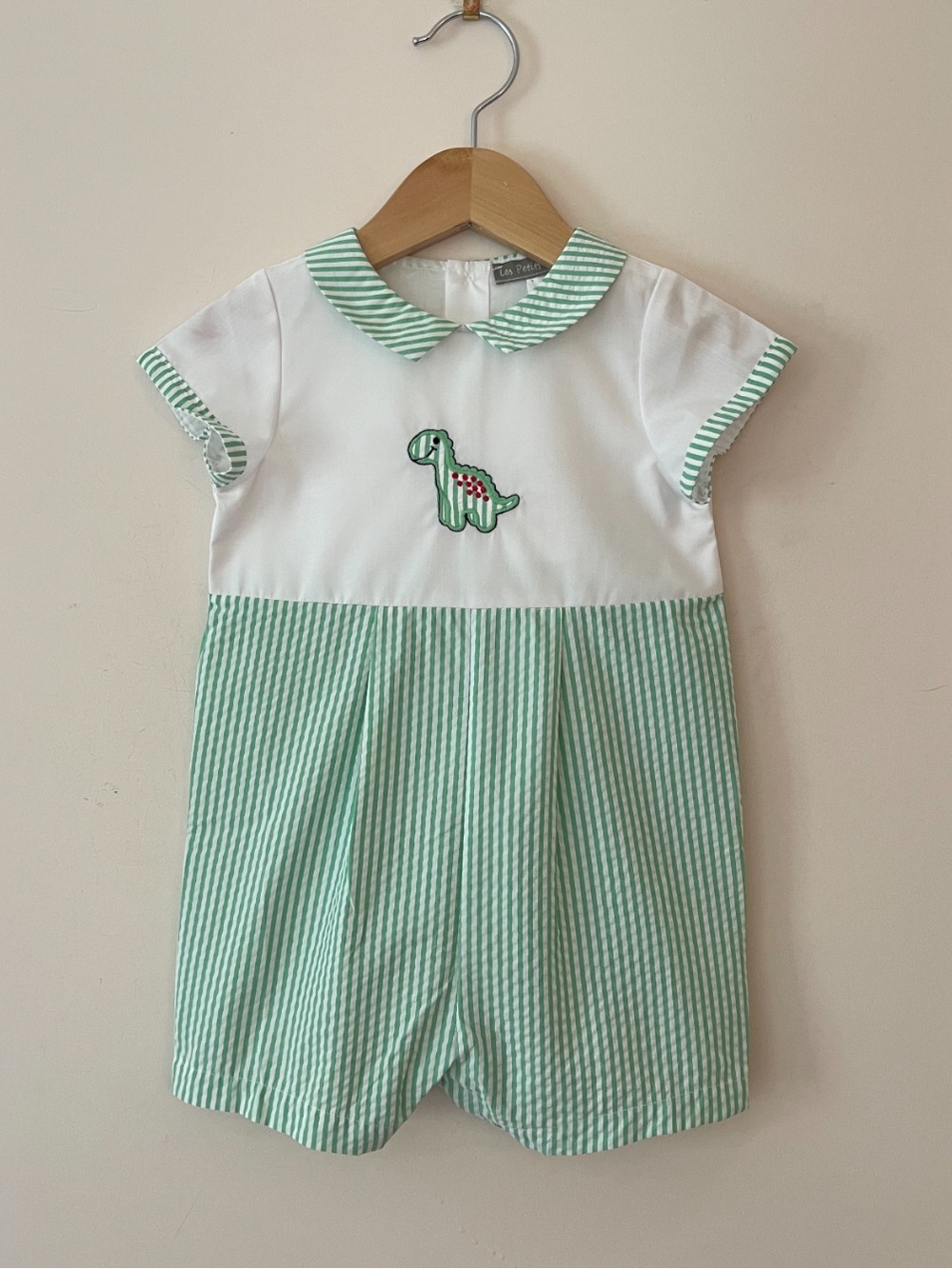 LES PETITS SOLEILS NWT Boys Seersucker Dinosaur Appliqué Peter Pan Collar Romper